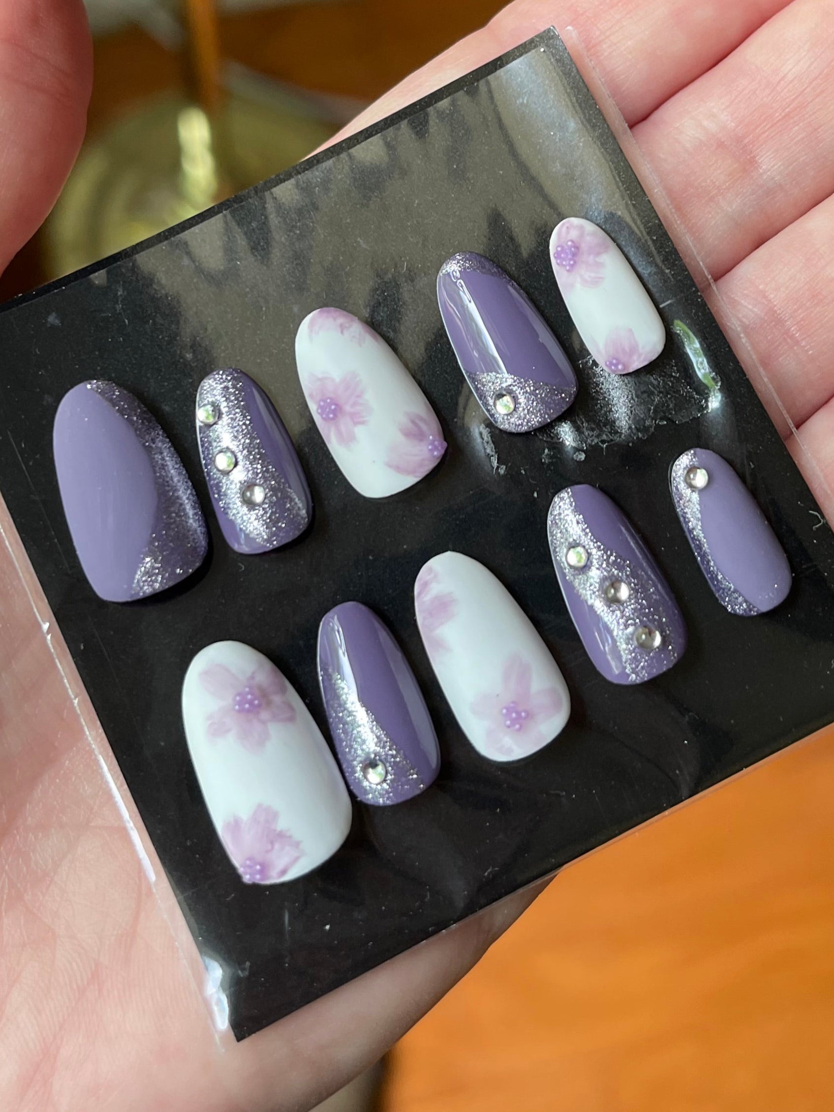 Purple flowers Press-On Nails